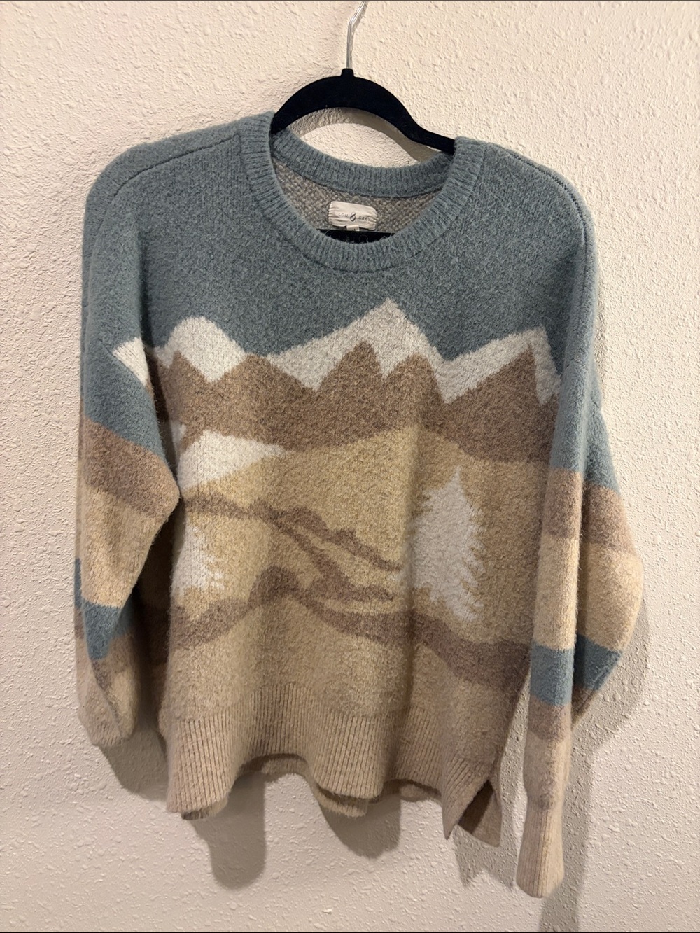 Lou & Grey Mountain Motif Crewneck in Light Blue, Beige & Cream